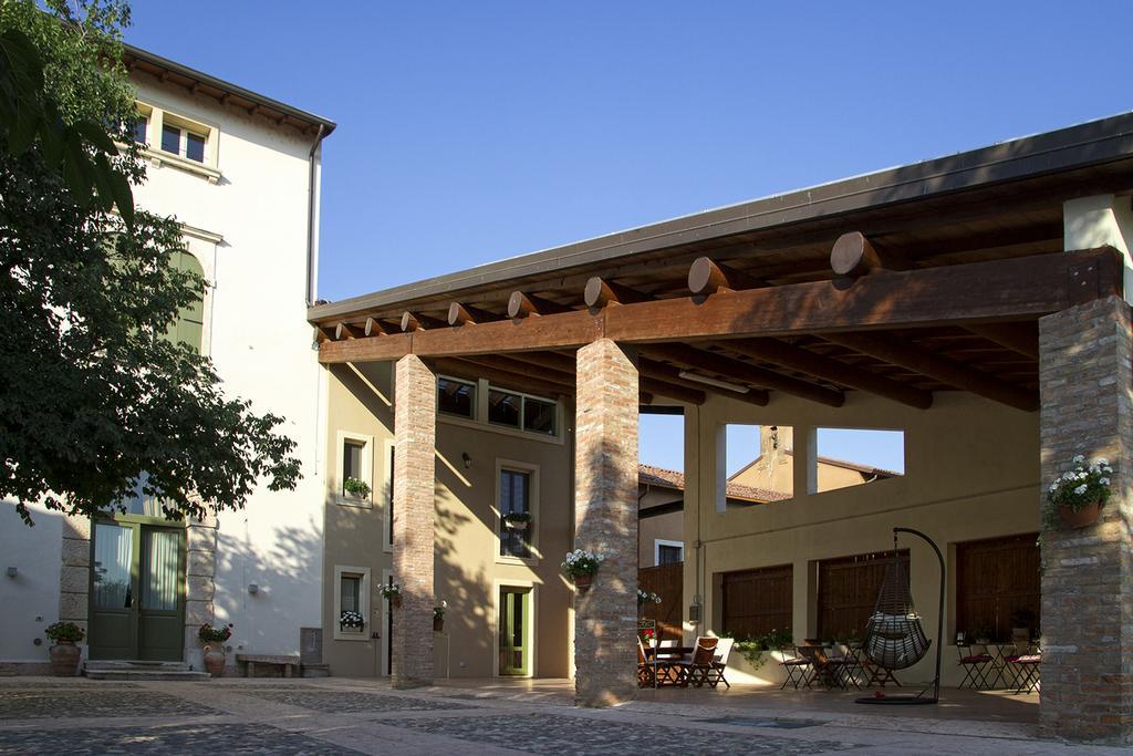 La Corte Di Anna Agriturismo Сан-Джованни-Лупатото Экстерьер фото