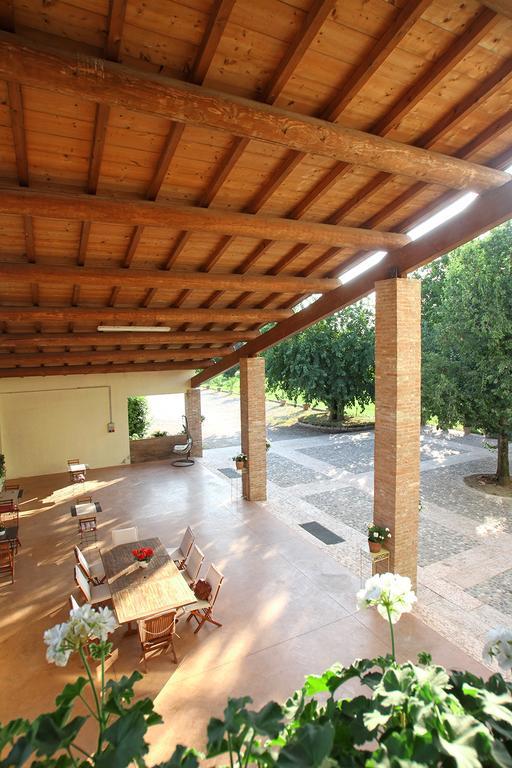 La Corte Di Anna Agriturismo Сан-Джованни-Лупатото Номер фото