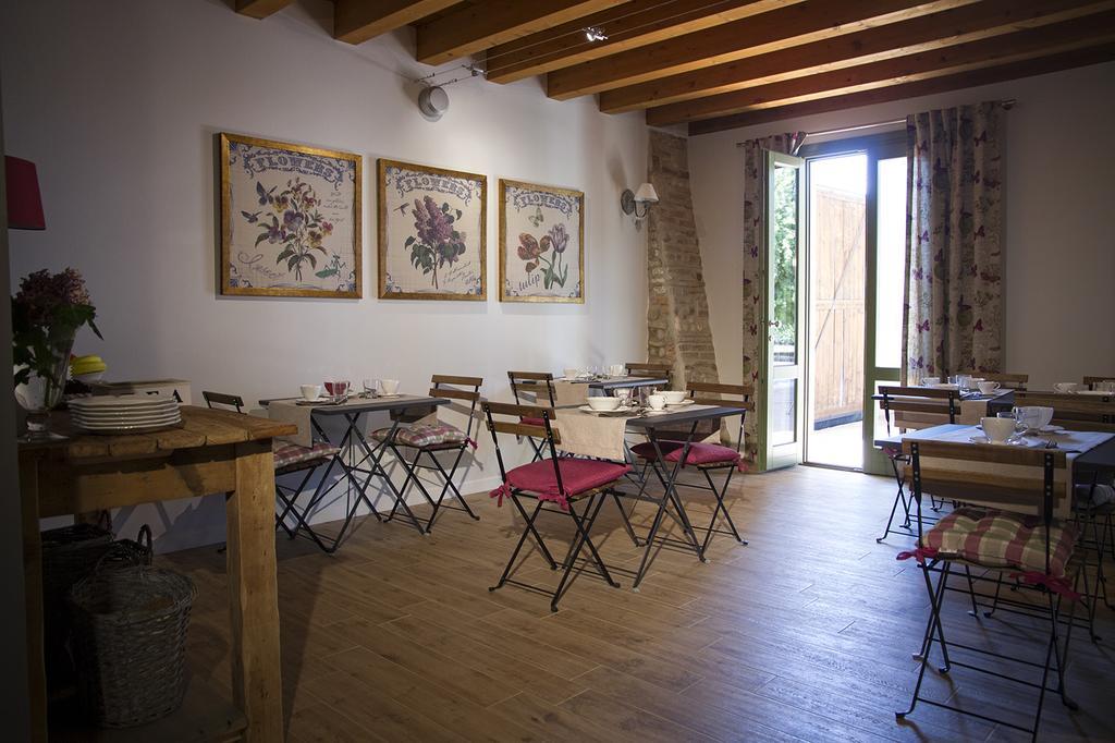 La Corte Di Anna Agriturismo Сан-Джованни-Лупатото Экстерьер фото